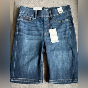 Judy Blue Pull on Bermuda Shorts NWT Medium